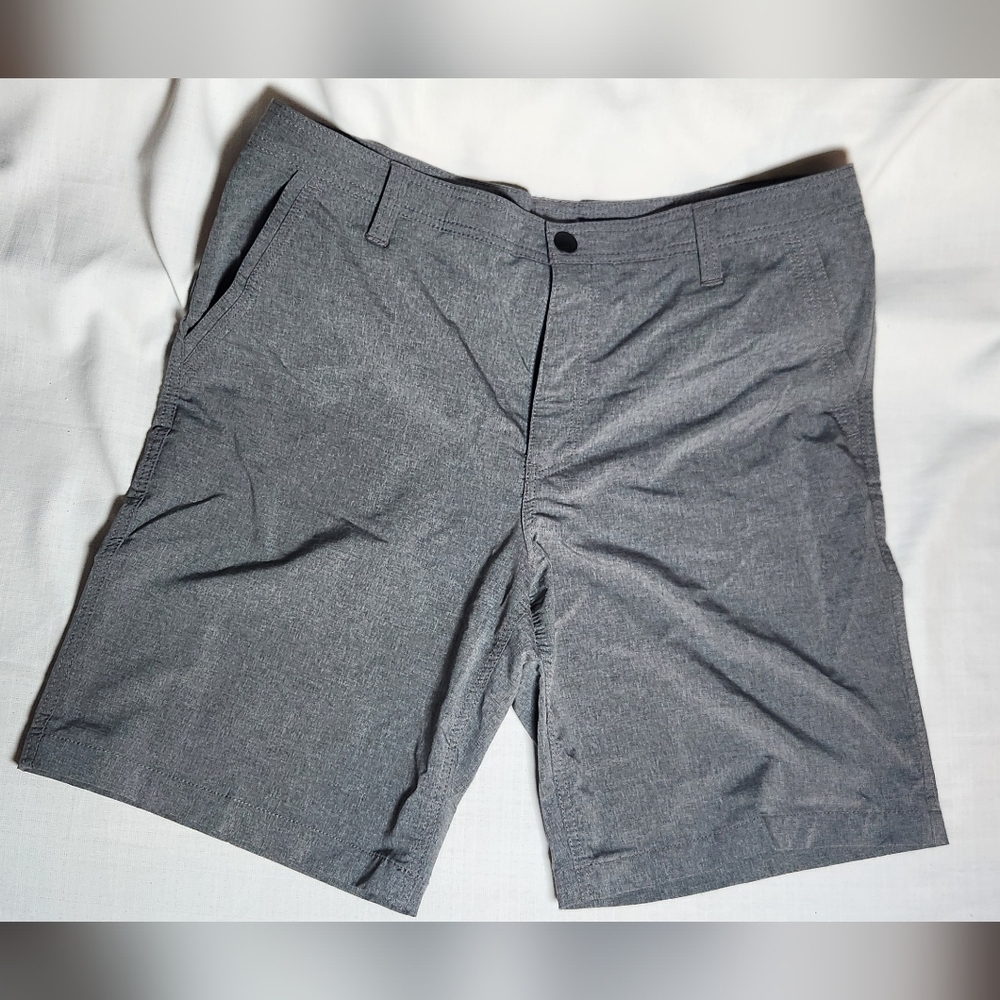 G.H Bass & Co grey men's shorts 35W×10L